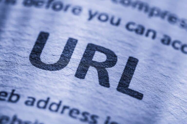mot "url", pour illustre l'article "comment optimiser urls d'un site pour le SEO"